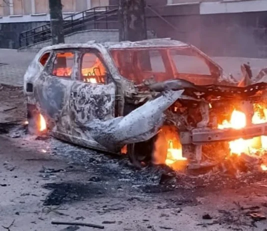 У Херсоні поранено двох поліцейських та знищено службове авто