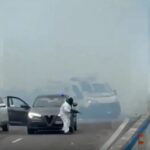 В Италии грабители взорвали инкассаторский фургон с деньгами прямо посреди дороги (видео)