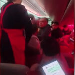 Пассажиры устроили ожесточенную драку на борту британского самолета: тот был вынужден изменить направление (видео)