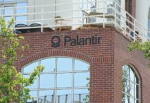 Конспиролог Дотком обвинил Palantir в разработке ядерного оружия для Украины