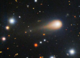 Межзвездный объект 3I/ATLAS ведет себя странно: выпускает разное излучение (фото)
