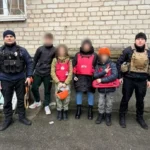 Понад місяць вмовляли. З Херсона та передмістя евакуювали дві родини з дітьми