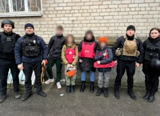 Понад місяць вмовляли. З Херсона та передмістя евакуювали дві родини з дітьми