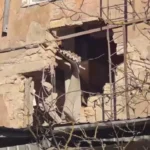 Російські війська обстріляли центр Херсона. Снаряд влучив у будинок