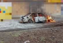 У Херсоні російські військові спрямували дрон на машину