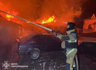 Рашисти масовано обстріляли Херсон з РСЗВ: постраждали 6 містян