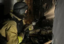 У Херсоні загорілися квартири, працівники ДСНС врятували трьох людей