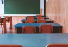 На Херсонщині у 5 школах навчання відбувається у змішаному форматі