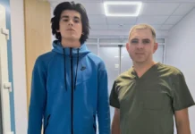 Хлопець, який намагався врятувати загиблу під час теракту поліціянтку з Херсонщини, був поранений