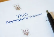 Двох працівників херсонського комунального підприємства нагородили державними нагородами