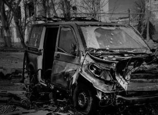 “Став одним із найважчих у нашому житті”. Волонтер Андрій Петухов показав евакуацію з Берислава на Херсонщині. ВІДЕО