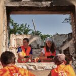 От крыш и окон — к будущему Украины: как украинские волонтеры уже сейчас начинают восстановление страны