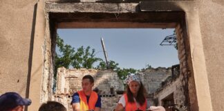 От крыш и окон — к будущему Украины: как украинские волонтеры уже сейчас начинают восстановление страны