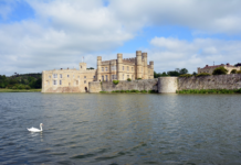 Легенда о «Серой даме»: блогерша переночевала в замке и сделала шокирующее открытие