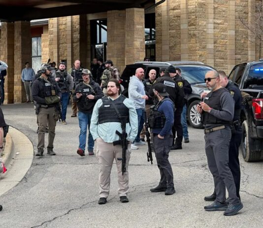 Теракт в еврейской школе: авто, протаранившее синагогу, было набито взрывчаткой, — CNN