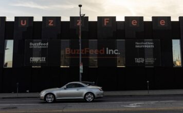 Медиакомпания Buzzfeed заявила о «серьезных сомнениях» в способности продолжить работу