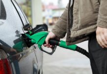 Кешбэк на топливо запустят с 20 марта: какие сети АЗС присоединились к программе