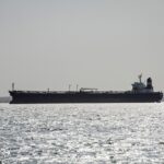 Цены остаются высокими: новая неделя началась с нефтью по $105 за баррель