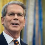 США рассматривают снятие санкций с части иранской нефти – Бессент