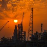 Кувейт начал сокращать добычу нефти из-за нехватки хранилищ