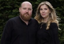 Вышитая рубашка, быстро. Экс-контрразведчик увидел проблему и сделал из нее бизнес