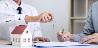 В Украине на 40% сократилось количество сделок по дарению жилья: каковы причины