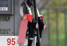 Россия полностью запретит экспорт бензина: пока что с апреля по август