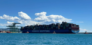 Два судна китайской COSCO попытались пройти через Ормузский пролив, но вернулись назад