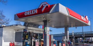 В Польше дешевеет топливо: установлены максимальные цены для АЗС