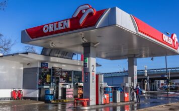 В Польше дешевеет топливо: установлены максимальные цены для АЗС
