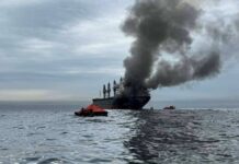 Ормузский пролив открыт, просто его обстреливает Иран: Хегсет обвинил СМИ во лжи