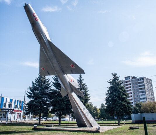 Россия расширяет секретную авиабазу возле Москвы: что известно