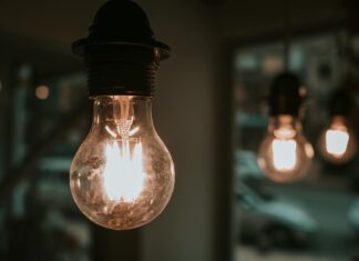 Графики отключений света на 3 марта: кому вообще не будут выключать электроэнергию во вторник