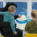 В окупації погрожують відбирати у батьків дітей, які не ходять до школи — Кулеба