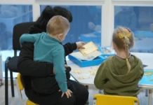 В окупації погрожують відбирати у батьків дітей, які не ходять до школи — Кулеба