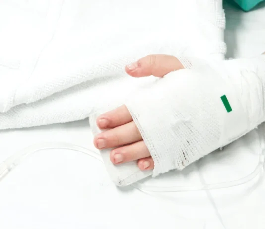 Внаслідок обстрілу Херсона військами РФ поранені троє дітей