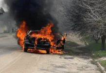 У Херсоні російські військові за годину атакували дронами дві автівки. ФОТО