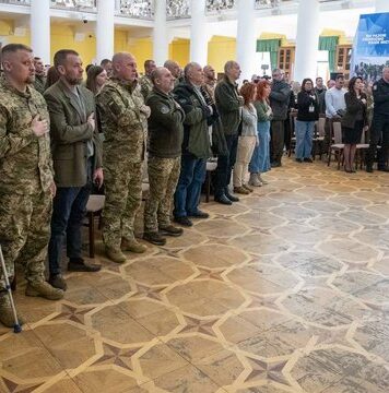 Кличко ко Дню добровольца вручил киевлянам-военным медали и рассказал, как Киев помогает ВСУ