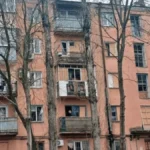 Поранені люди, пошкоджені будинки та бізнес-центр. Наслідки російських атак по Херсонщині