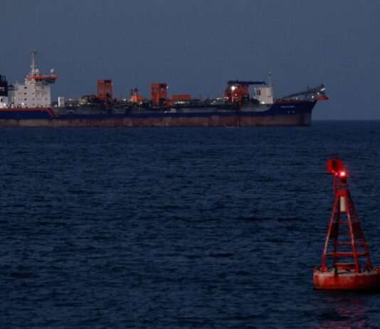 «Застряла в море»: США разрешили продажу 140 миллионов баррелей иранской нефти, — Бессент