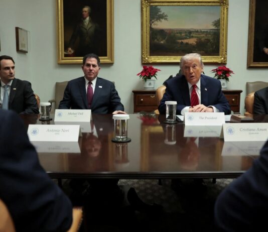 Даже без открытия Ормузского пролива: Трамп готов закончить войну в Иране, — WSJ