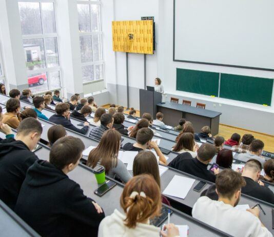 В Украине существенно возрастет студенческая стипендия: ее смогут получать и в частных вузах
