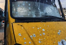 У Херсоні російські війська атакували чоловіка, який перебував в автівці