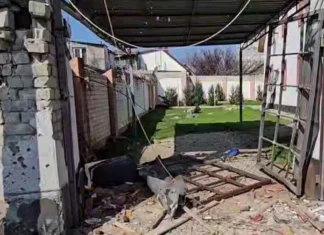 Війська РФ вдарили по будинку в Херсоні. Є поранений