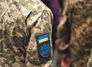 На Закарпатье толпа с палками атаковала бус ТЦК (видео)