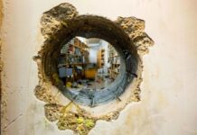 Ограбление века: в Германии до сих пор ищут воров, которые пробили дыру в банк и украли 100 млн евро