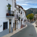 Переселенка купила трехэтажный дом в Испании за 13 тысяч евро (фото)