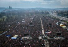 В Чехии на улицы вышли десятки тысяч из-за пророссийской политики правительства (фото, видео)