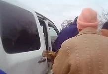 Самотужки вийшов із Берислава. На Херсонщині поліціянти евакуювали трьох людей