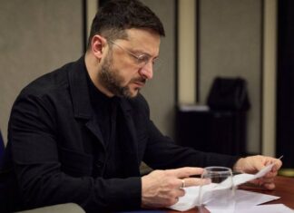 Зеленский подписал законы о борьбе с коррупцией, безвиз для волонтеров и доступ к правосудию в 28 странах